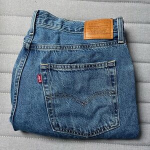 Levi’s Baggy Jeans